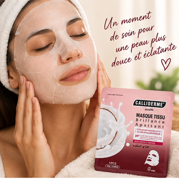 Femme portant un masque tissu visage à côté du sachet Calliderme coco et acide hyaluronique